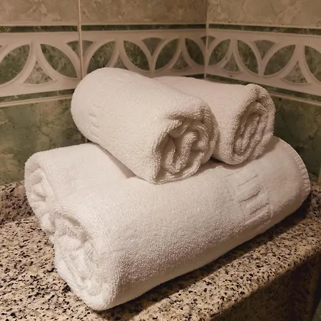 1 Bedroom With Airconditioning And Bath - Max 4 Guests